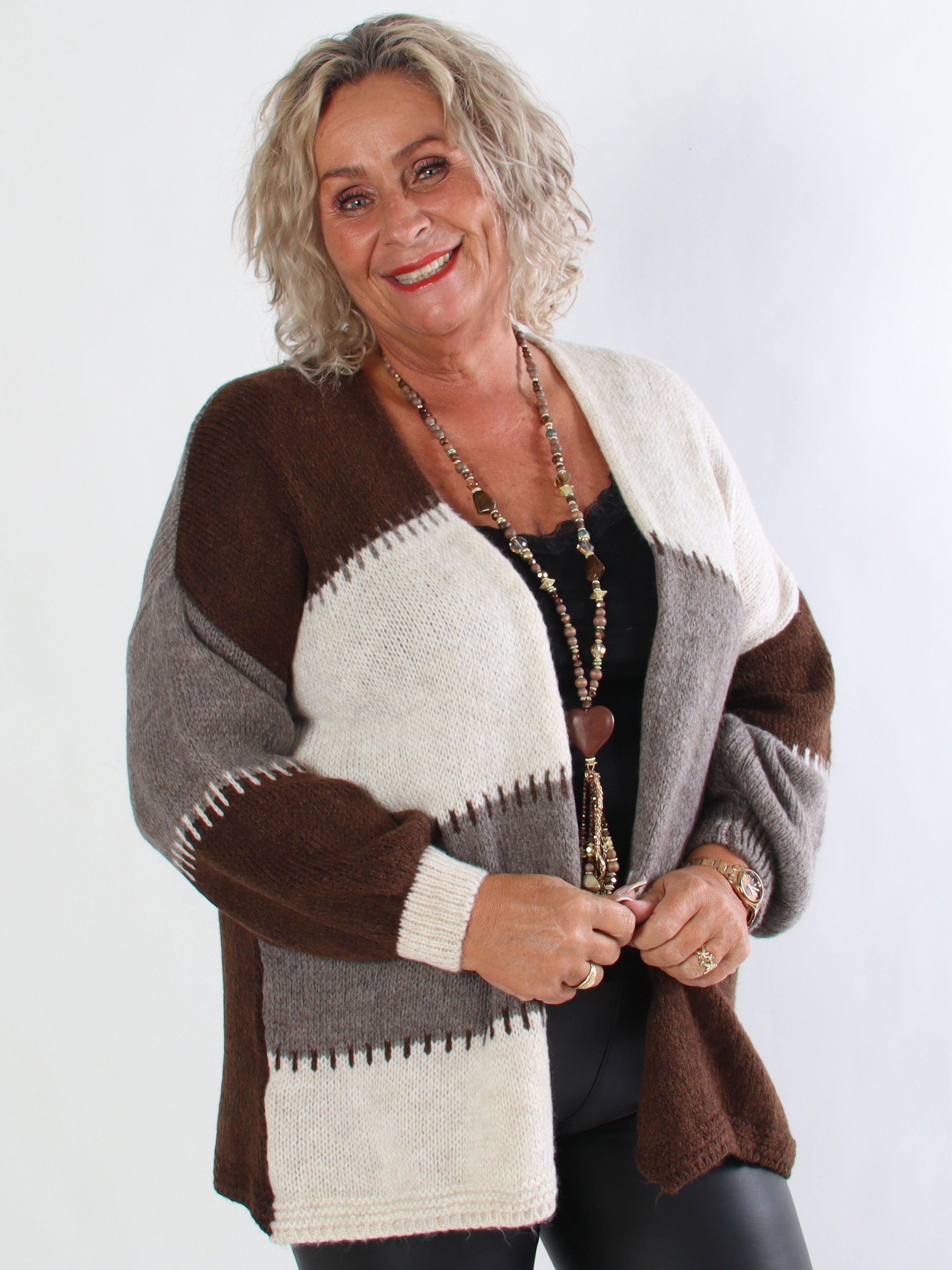 Belis - Flerfarvet ternet plus size strikcardigan